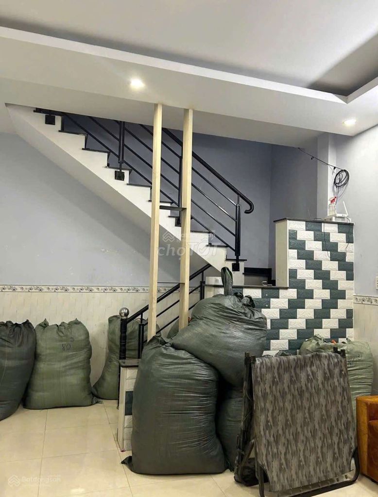 Rent a one-story apartment. Two bedrooms. Two toilets.