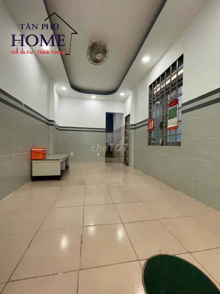 Nice house! 3 meters of peace, 1 floor, 3.5 x 10 meters, 2 bedrooms, one bathroom.