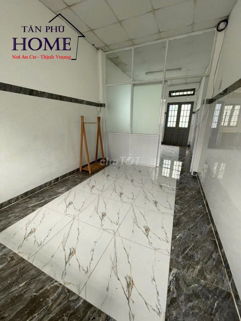 Nice house! 3 meters of peace, 1 floor, 3.5 x 10 meters, 2 bedrooms, one bathroom.
