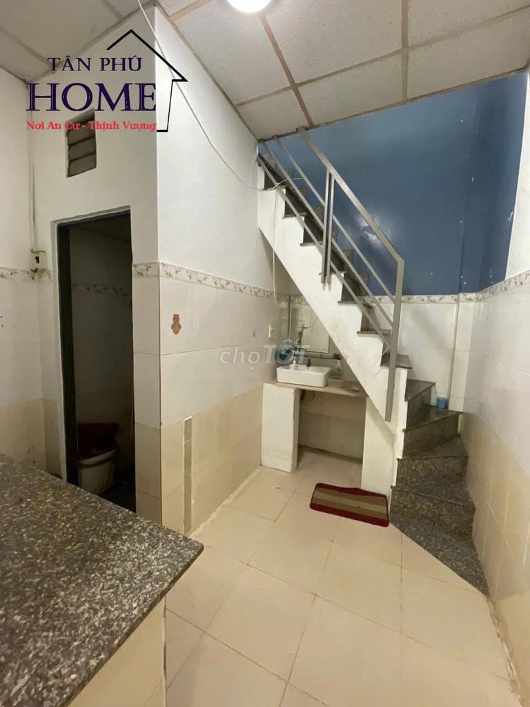Nice house! 3 meters of peace, 1 floor, 3.5 x 10 meters, 2 bedrooms, one bathroom.