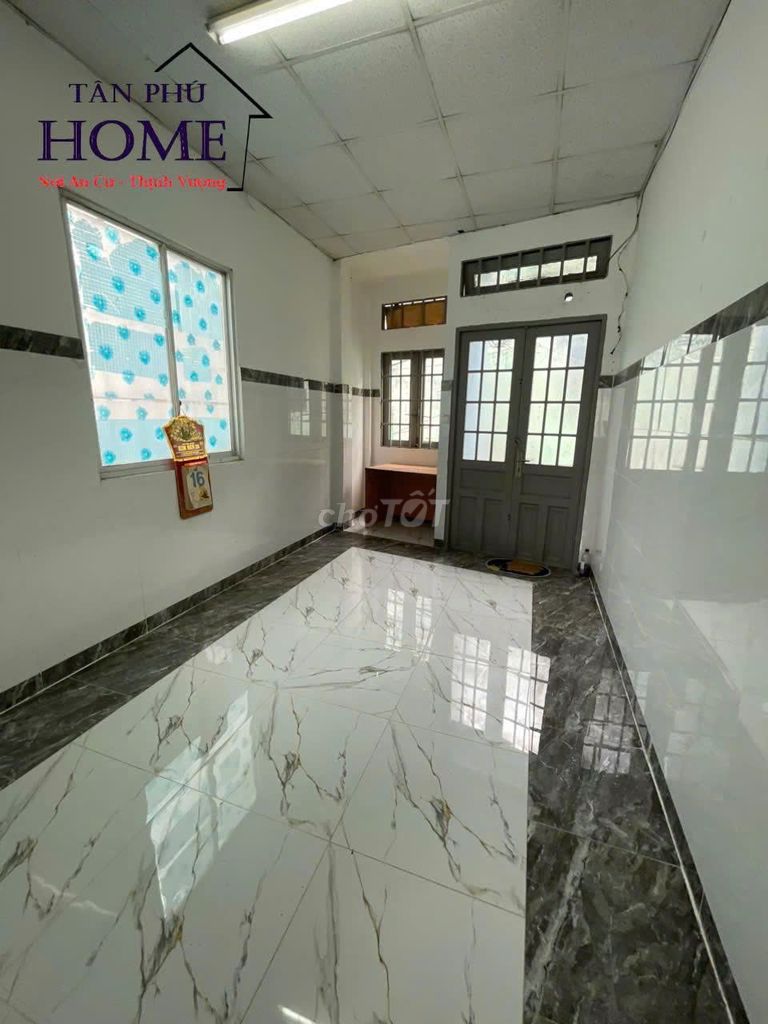 Nice house! 3 meters of peace, 1 floor, 3.5 x 10 meters, 2 bedrooms, one bathroom.