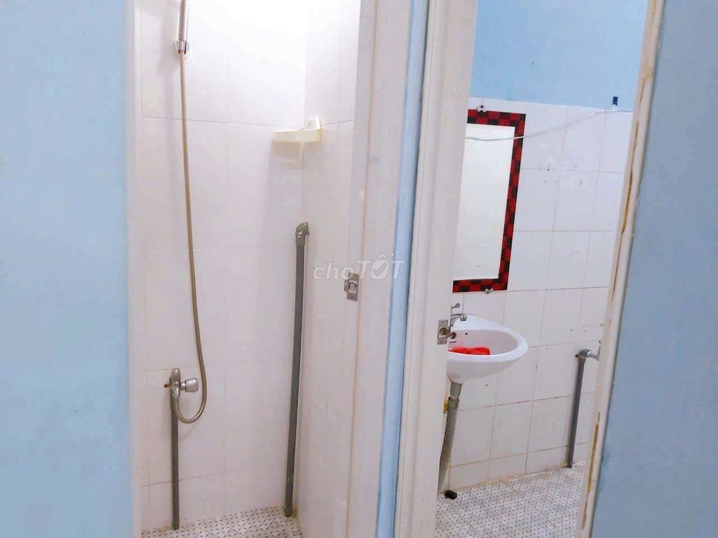 Renting the entire Tôn Thất Thuyết alley, 4th.