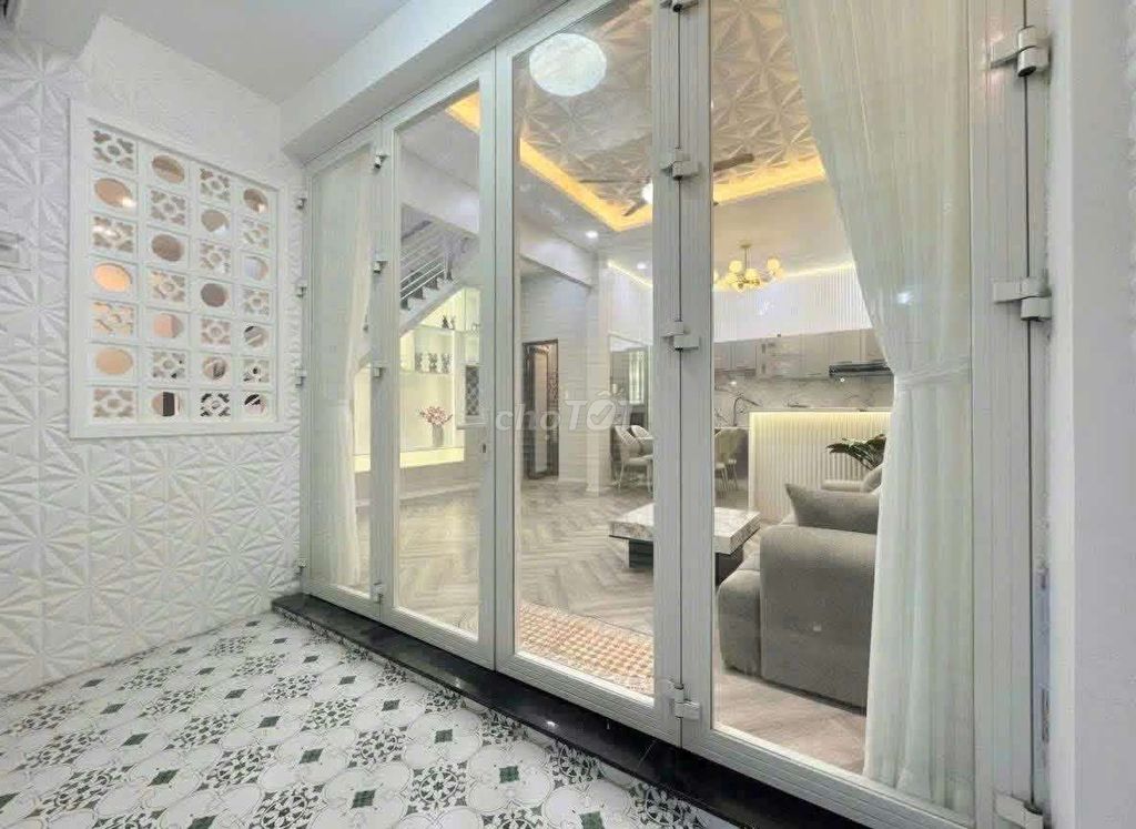 House 1 011 3rd floor N 8 x 9 m Huỳnh Tấn Phát near District 4