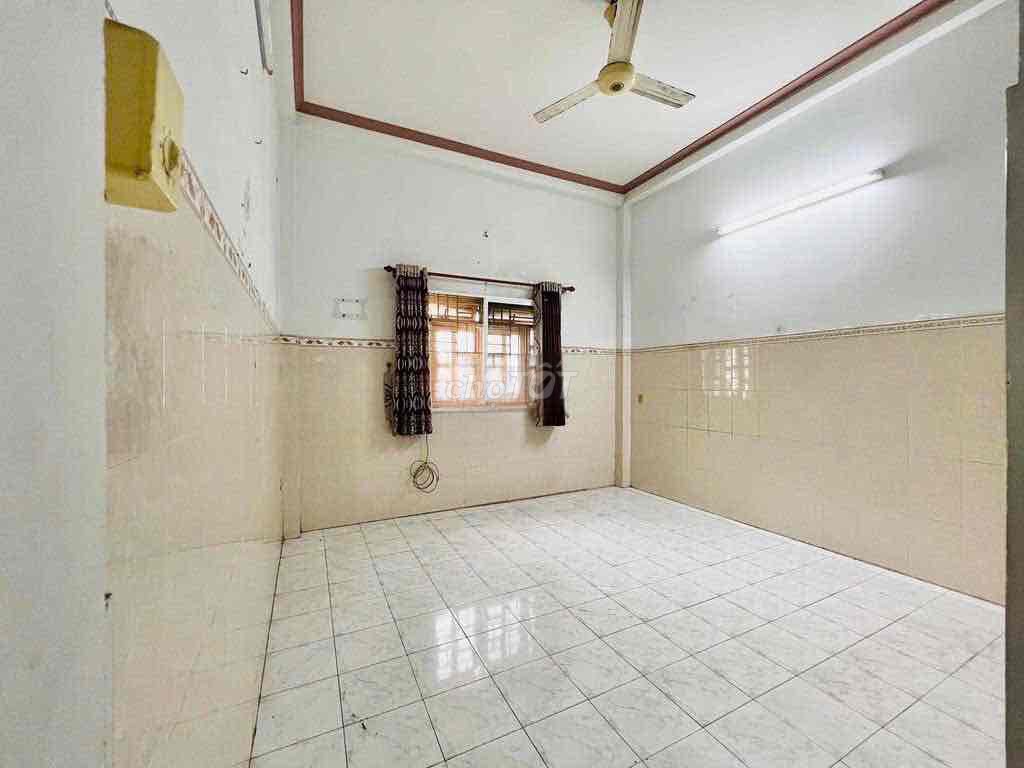 4x18, 6 bedroom, 4 toilets, Lý Thường Kiệt,770 7, Tân Bình, near 716.