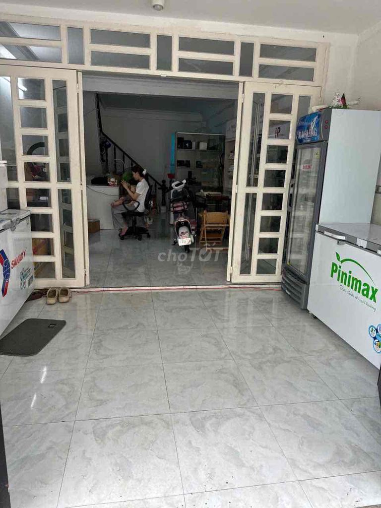 The square root is 4 x17 m of the Huỳnh Tấn Phát P car alley.