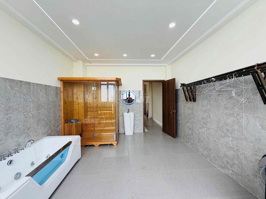 The 8m Trường Chinh 4 Lottrestrels House has 20 million cars with five toilets.