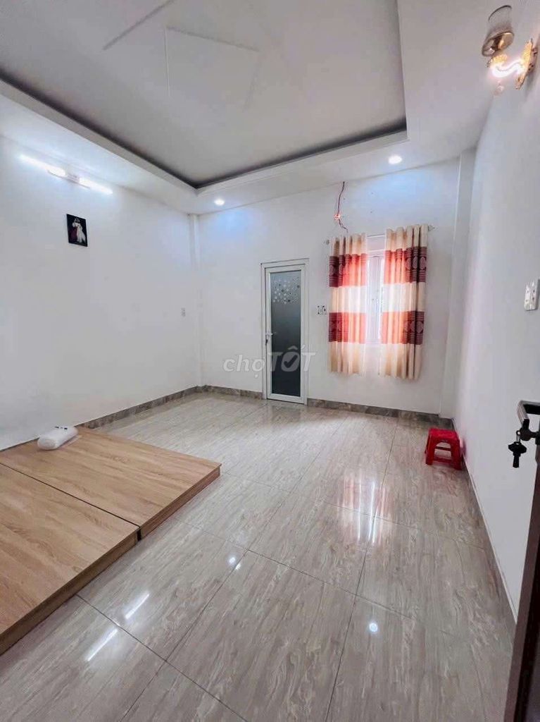 Let's rent Four x 163 Bank, clean four bedrooms, five rooftop toilets.