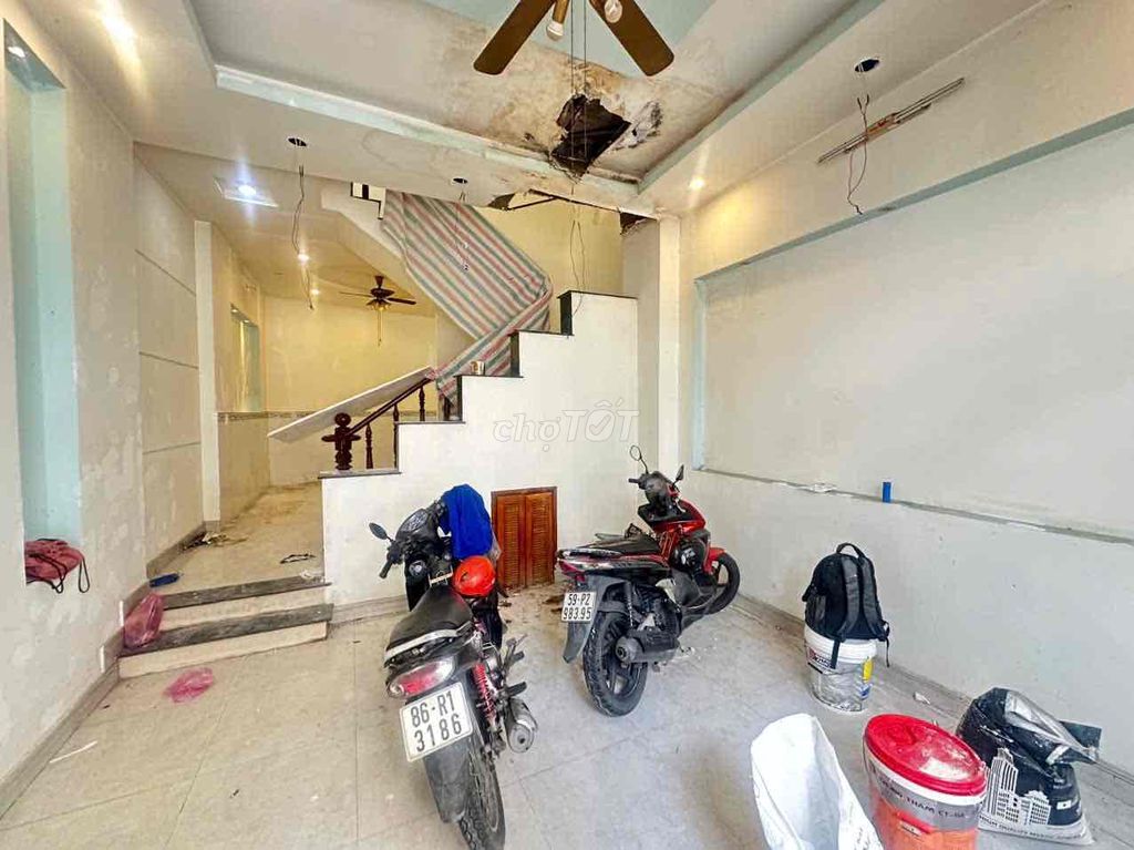 Smells good! 54 M2 (0.4101 M) 01000 area uses 150 M2 010,000 bedrooms 3 toilets 3 navey alleys 13 million a month