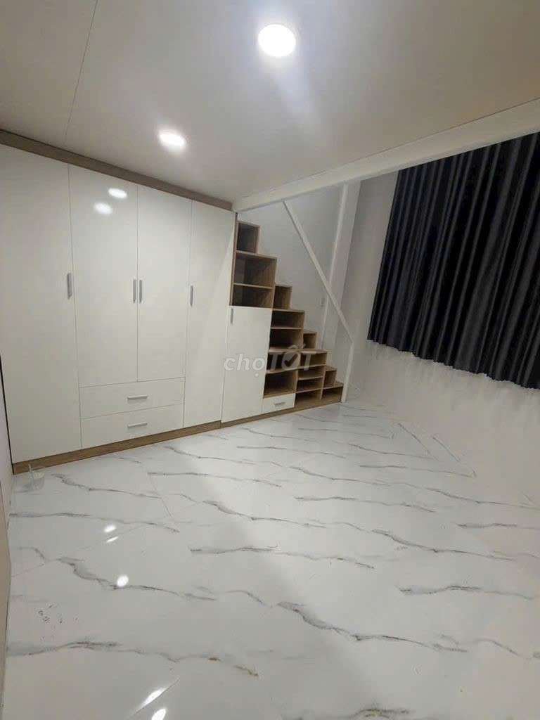 Rent a front house on Số 1, two bedrooms, two toilets for 18 million.
