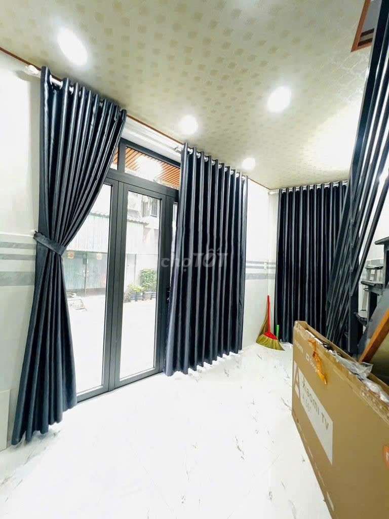 Rent a front house on Số 1, two bedrooms, two toilets for 18 million.