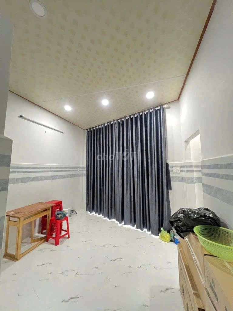 Rent a front house on Số 1, two bedrooms, two toilets for 18 million.