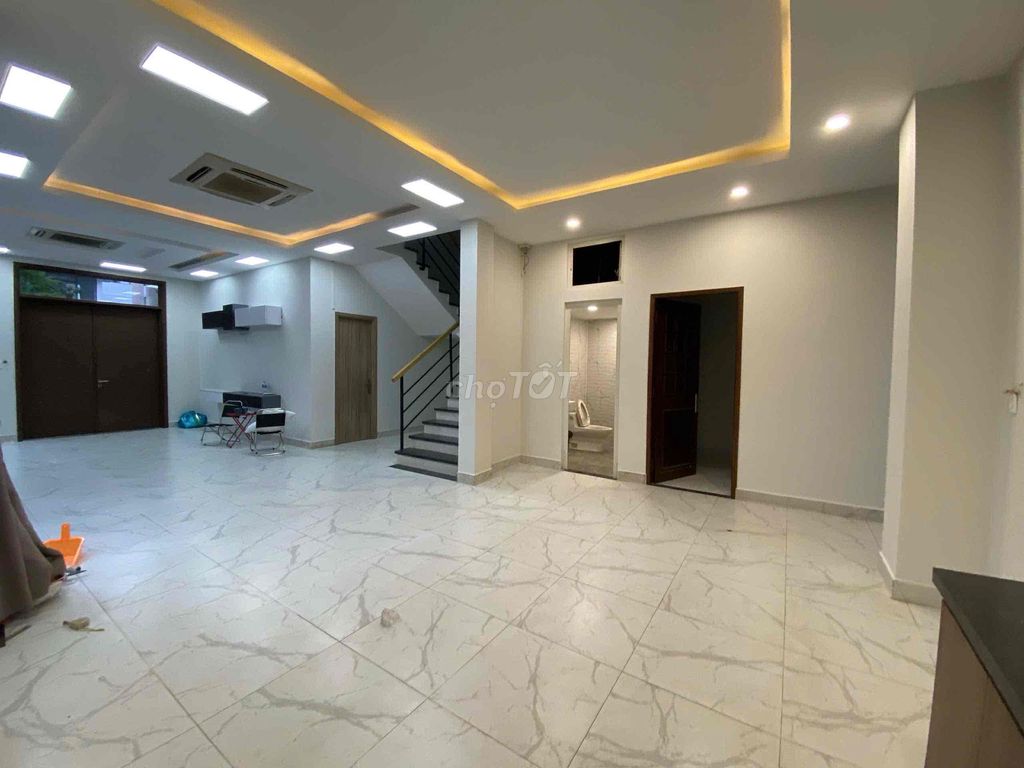 The beautiful house lucasta needs to rent only 27 million.