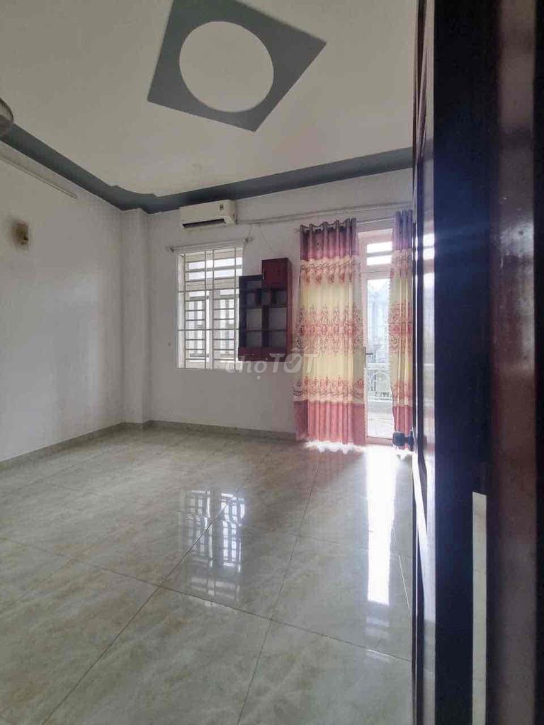 Rent three bedrooms, three toilets, Bà Điểm, seven million.
