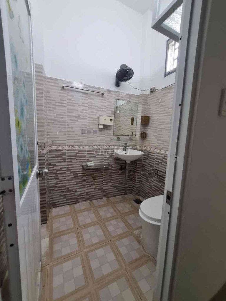Rent three bedrooms, three toilets, Bà Điểm, seven million.