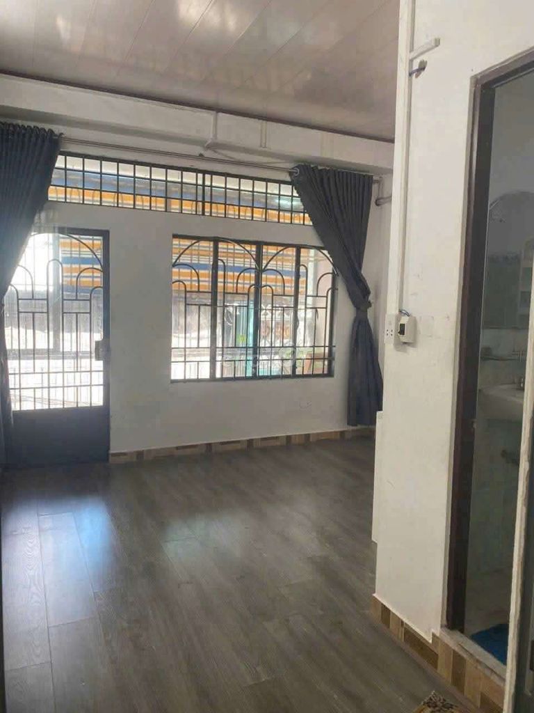 Rent an alley three on Trần Phú, 1874 District 5. area 4 m