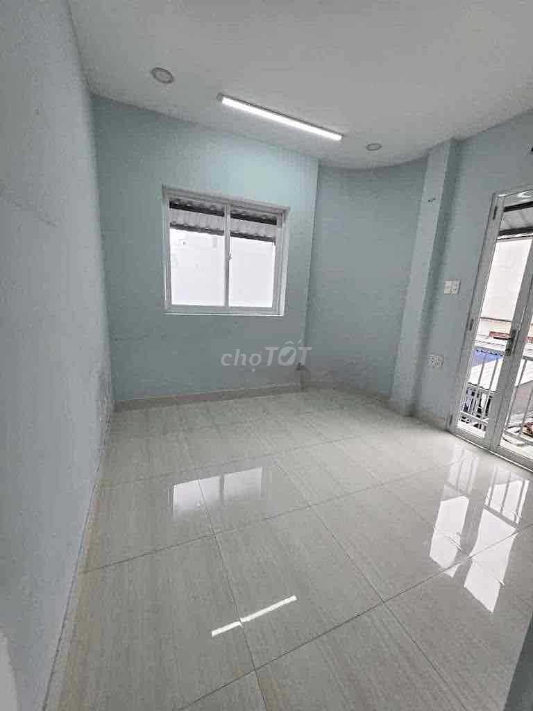 Pastuer, corner block, 1/1s - area using 75 M2 - 10 million a month