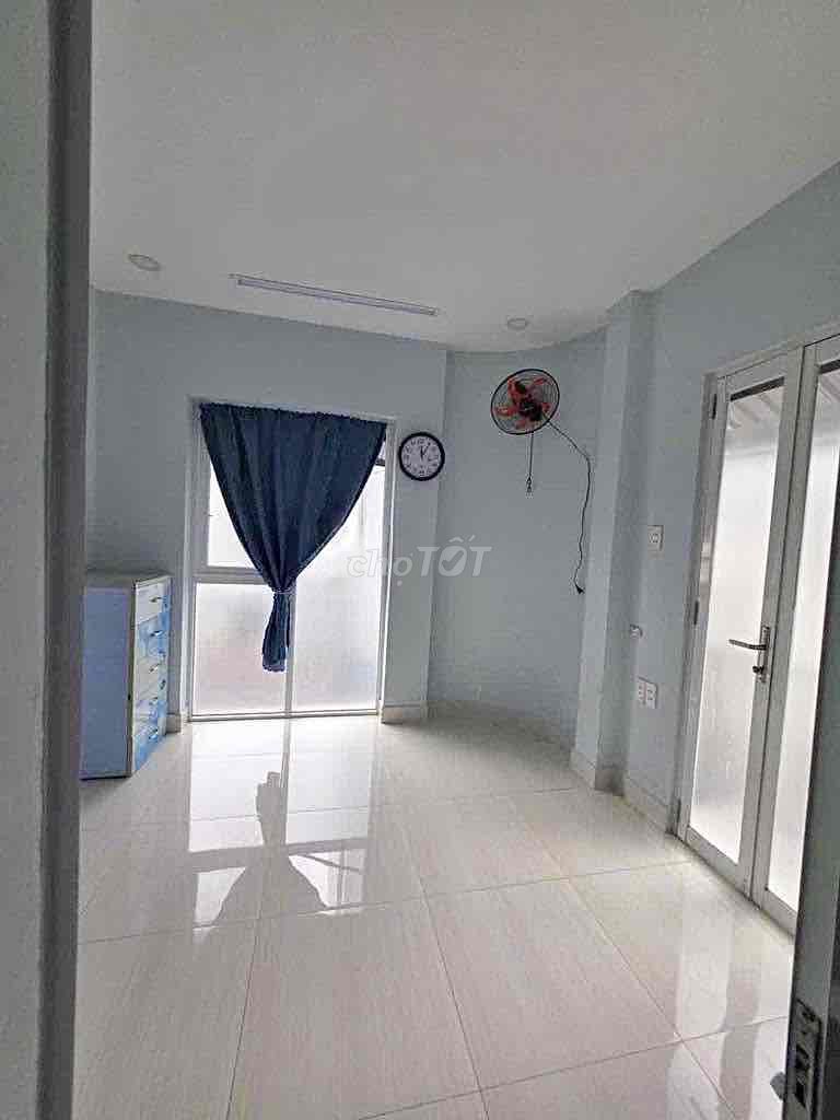 Pastuer, corner block, 1/1s - area using 75 M2 - 10 million a month