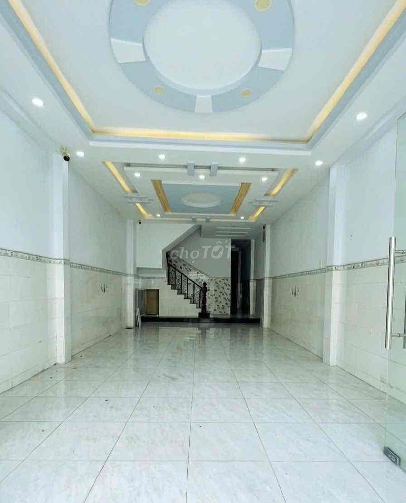 Rent the Trần Thị Hè cash house. 1250 meters a floor. 4th bedroom. 11 million businesses. Okay.
