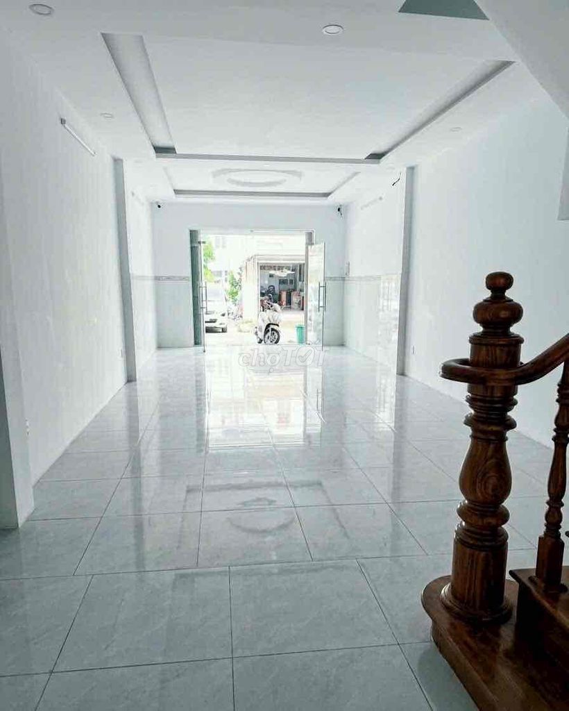 Rent the Trần Thị Hè cash house. 1250 meters a floor. 4th bedroom. 11 million businesses. Okay.
