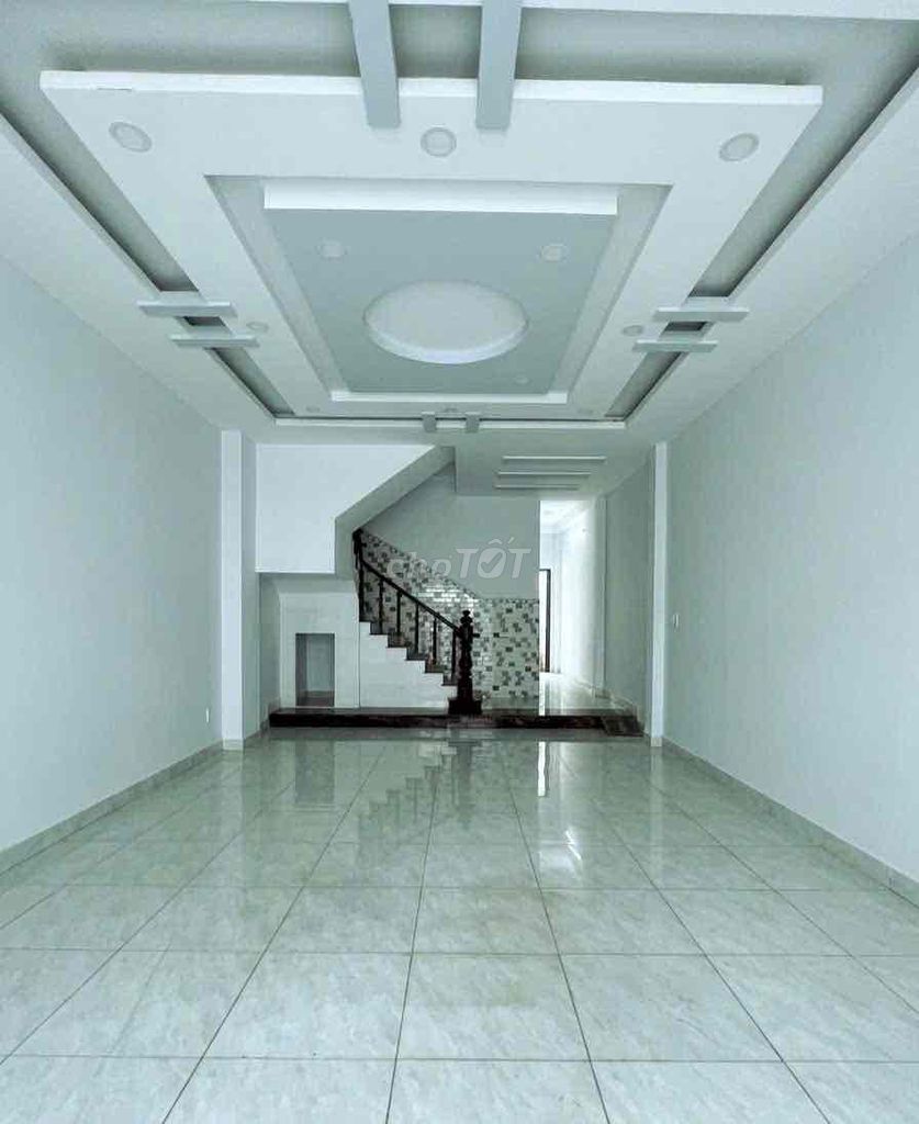 Rent the Trần Thị Hè cash house. 1250 meters a floor. 4th bedroom. 11 million businesses. Okay.