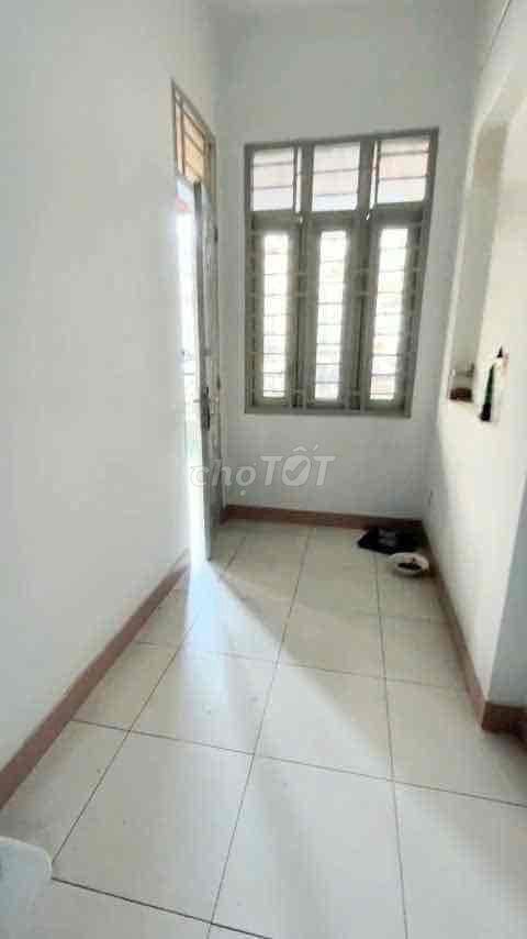 Rent the Trần Thị Hè cash house. 1250 meters a floor. 4th bedroom. 11 million businesses. Okay.