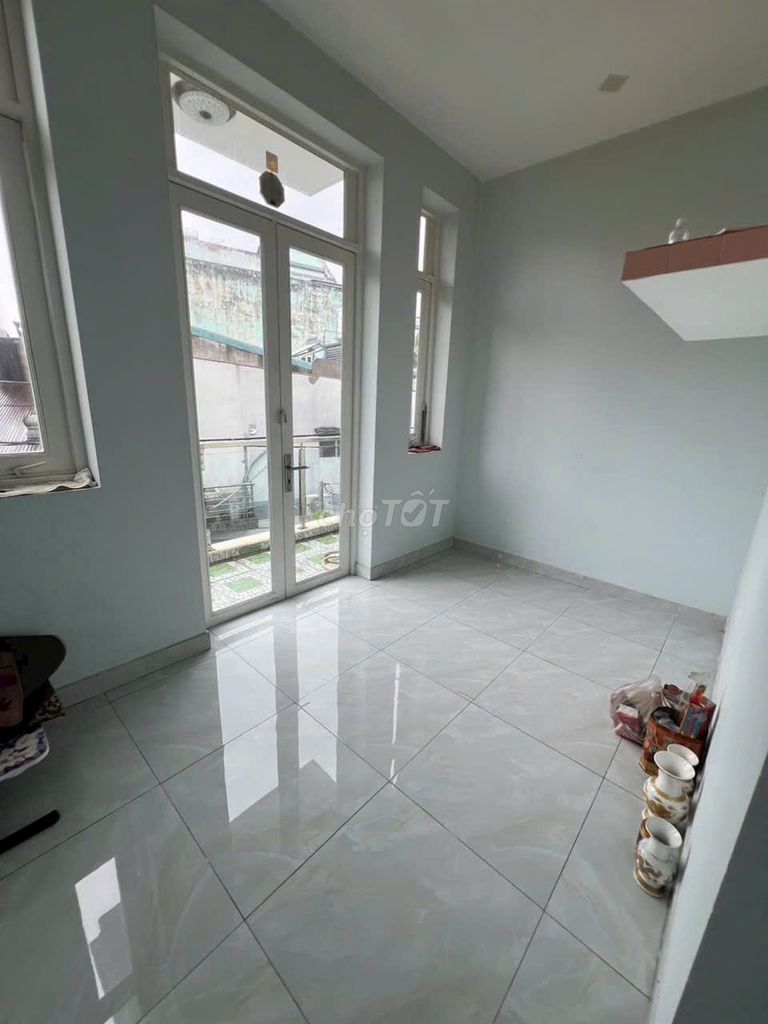 Rent Phú Thọ Hòa wards with three and a half sets of coffers. Four bedrooms.