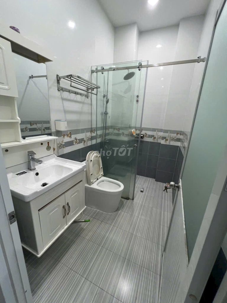 Rent Phú Thọ Hòa wards with three and a half sets of coffers. Four bedrooms.