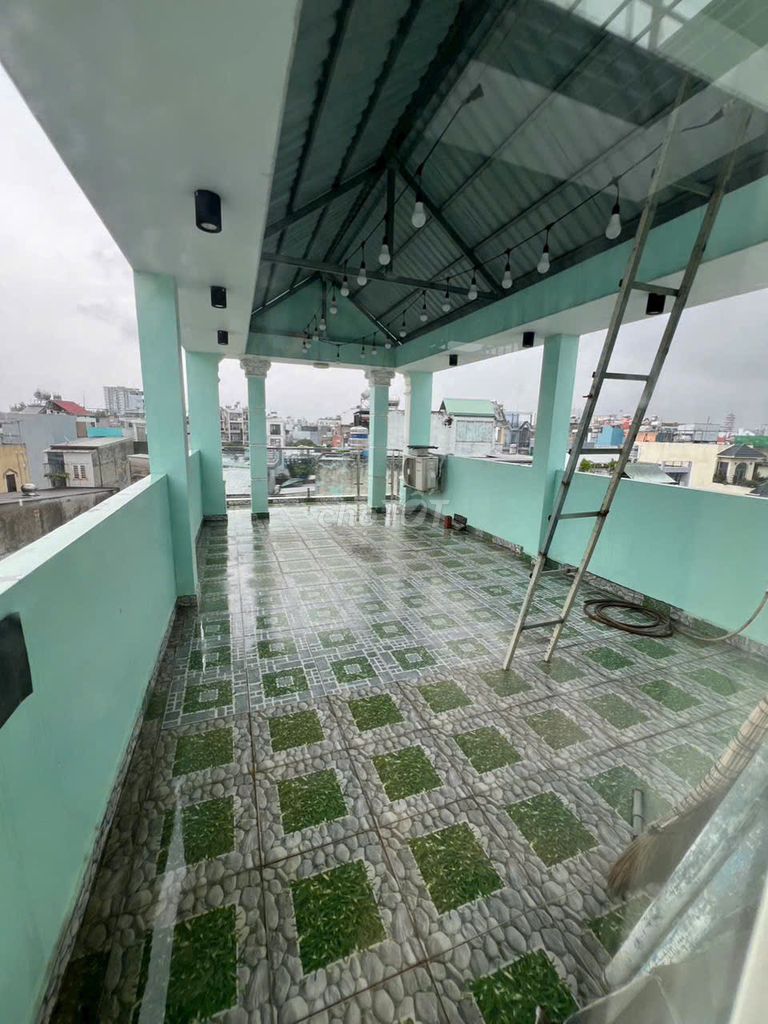 Rent Phú Thọ Hòa wards with three and a half sets of coffers. Four bedrooms.