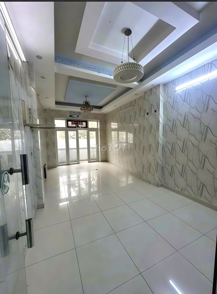Corner of 440 Hàn Hải Nguyên District 11.6 x 15 m 5 L 6 bedroom 4 toilets