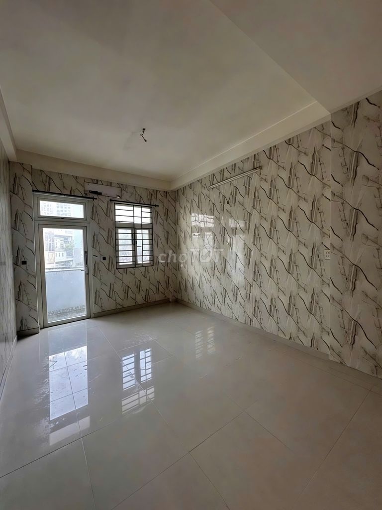 Corner of 440 Hàn Hải Nguyên District 11.6 x 15 m 5 L 6 bedroom 4 toilets
