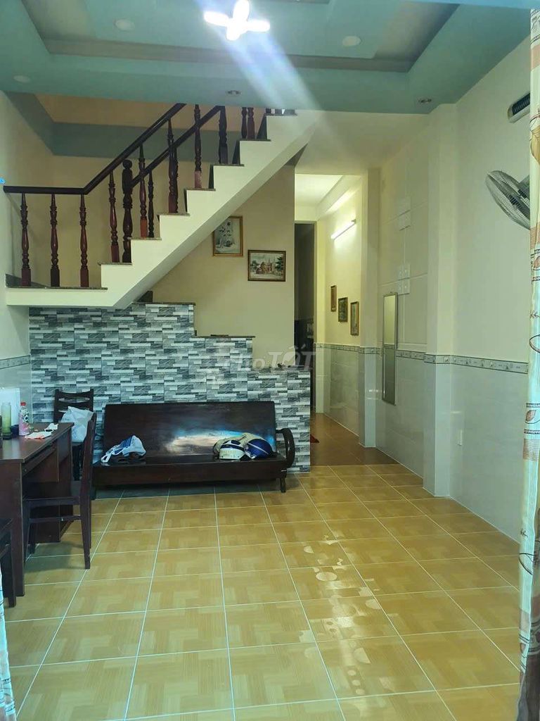 Rent the original apartment near - the square -gample -gamball.4 bedrooms. Two toilets. Ten million.