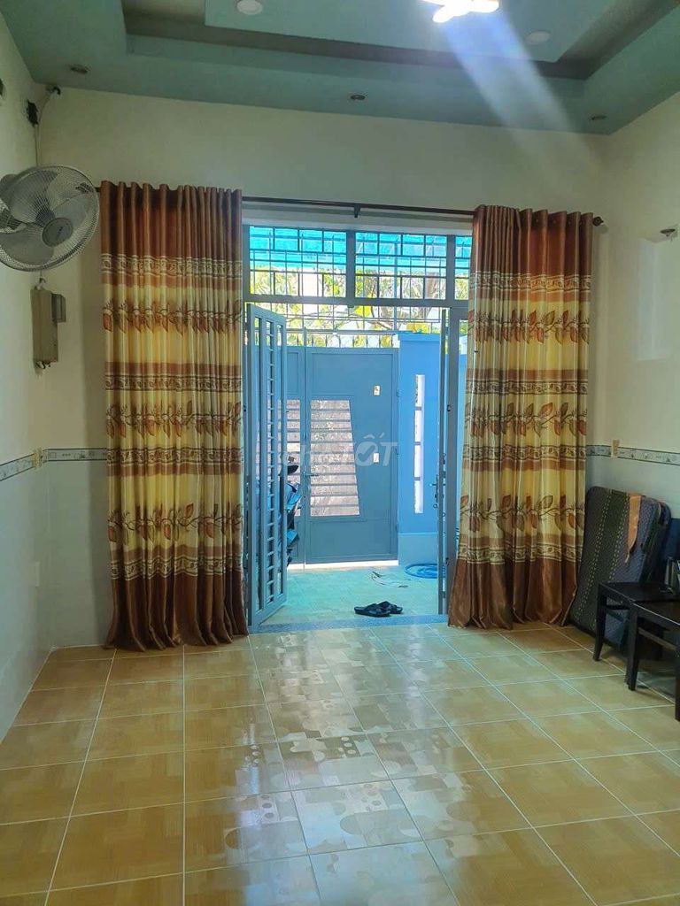 Rent the original apartment near - the square -gample -gamball.4 bedrooms. Two toilets. Ten million.