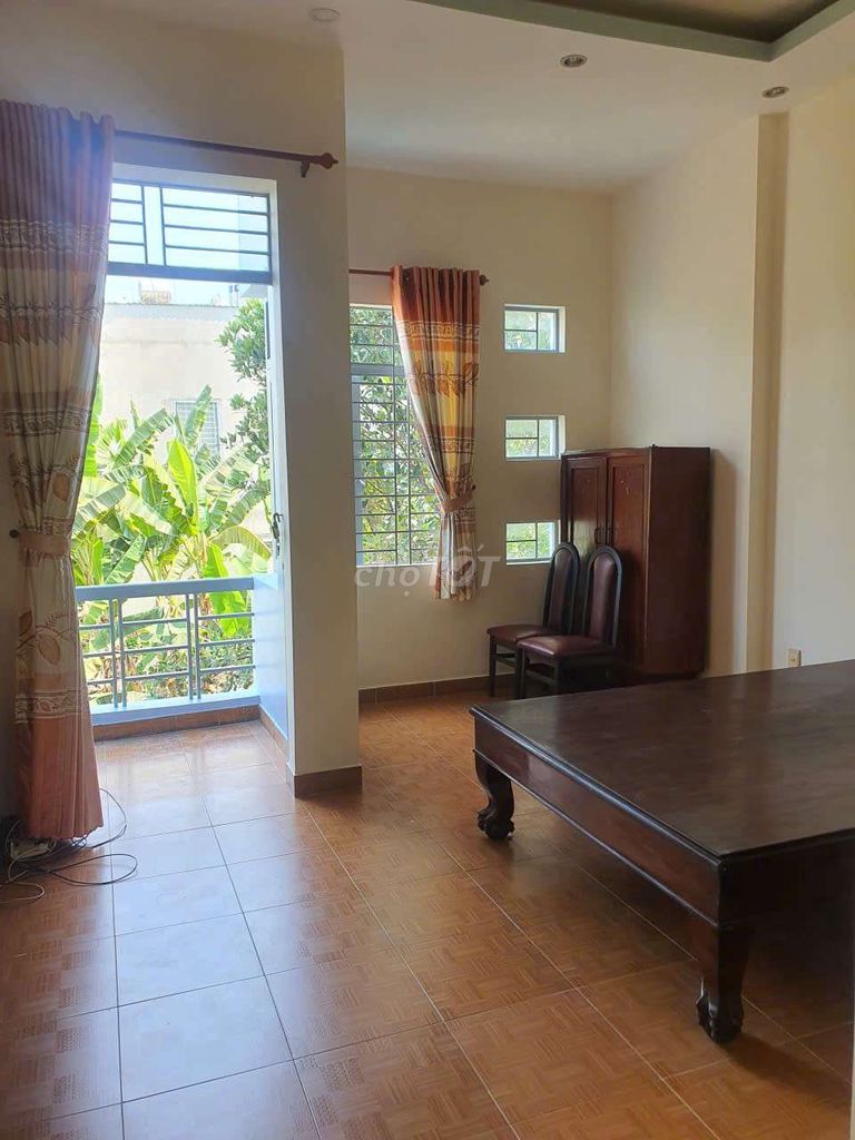 Rent the original apartment near - the square -gample -gamball.4 bedrooms. Two toilets. Ten million.