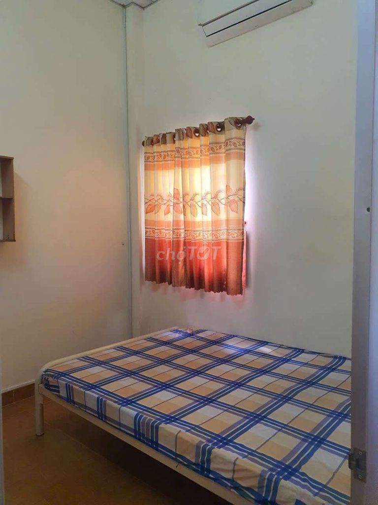 Rent the original apartment near - the square -gample -gamball.4 bedrooms. Two toilets. Ten million.
