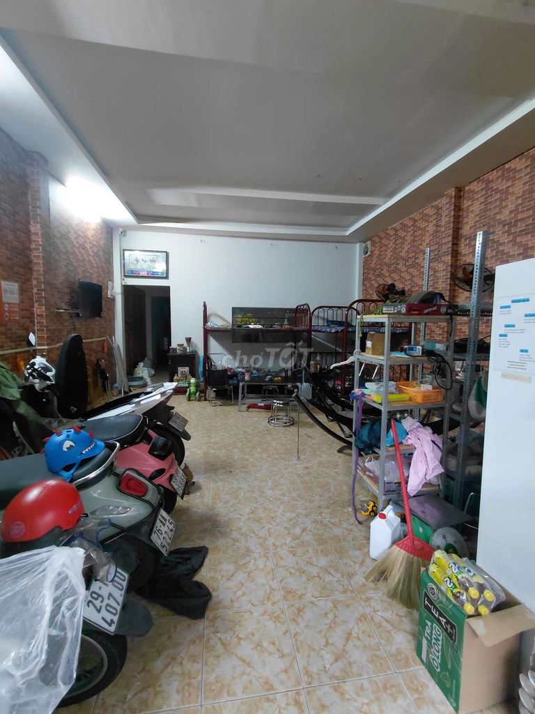 Rent 6 X 17 M with 3 bedrooms near the main pool in Tây Thạnh.