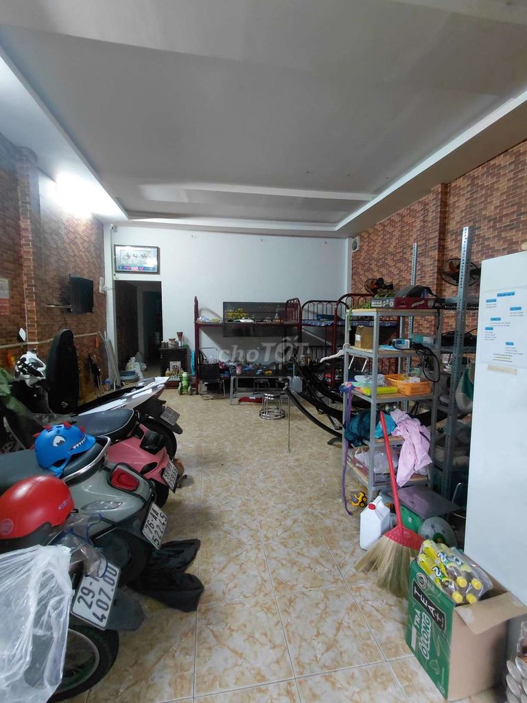 Rent 6 X 17 M with 3 bedrooms near the main pool in Tây Thạnh.