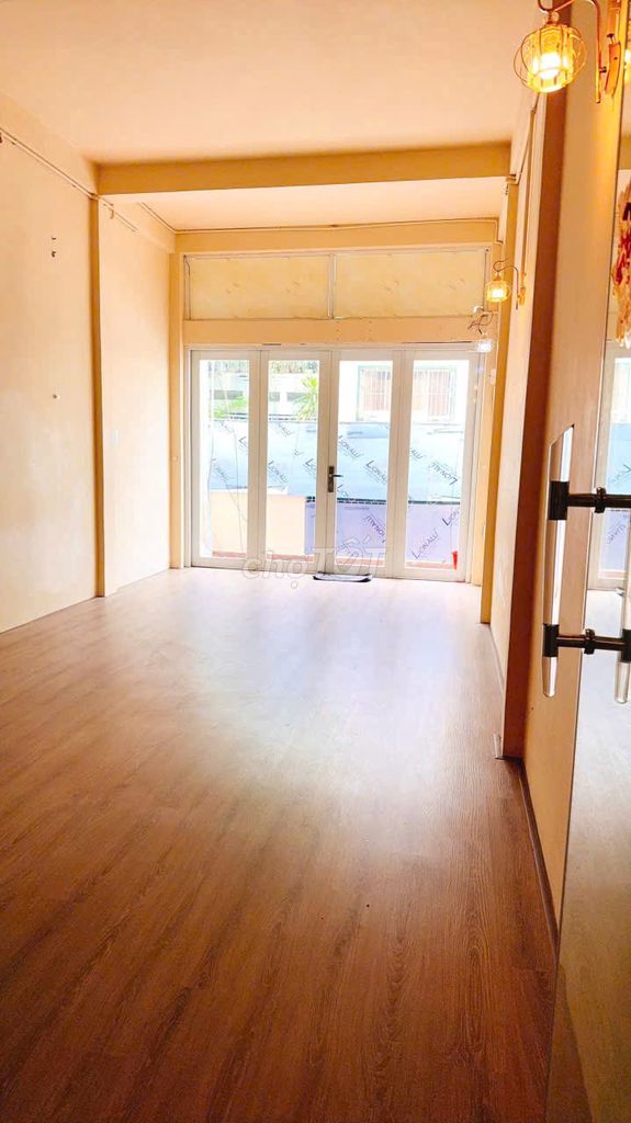 The mtkd Nhật Tảo District 10, 3 floors clear, 26 million.