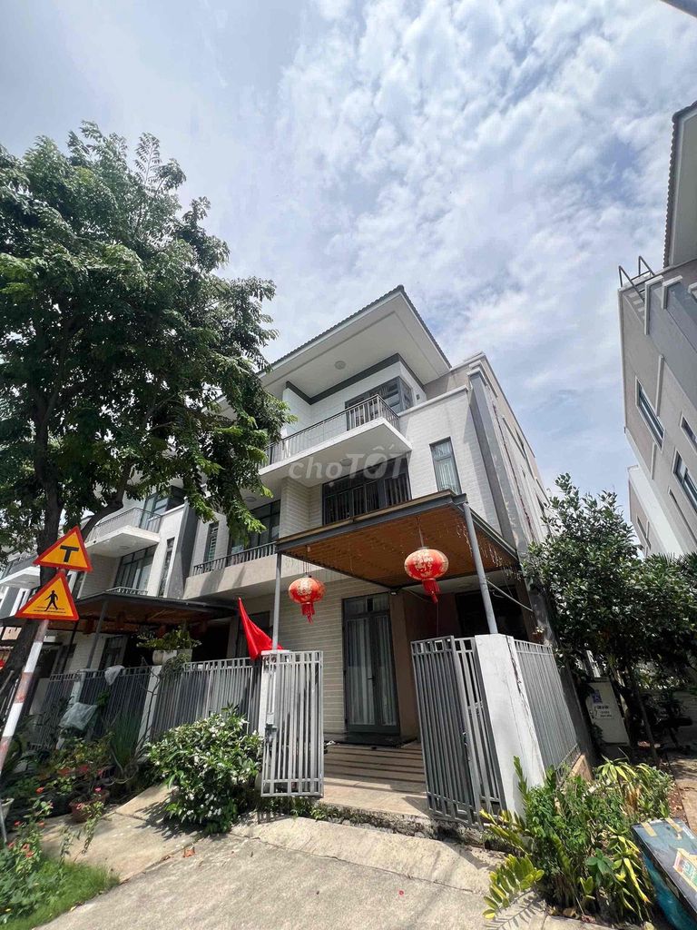 Rent a house on lavila Nhà Bè full of furniture. Ih: