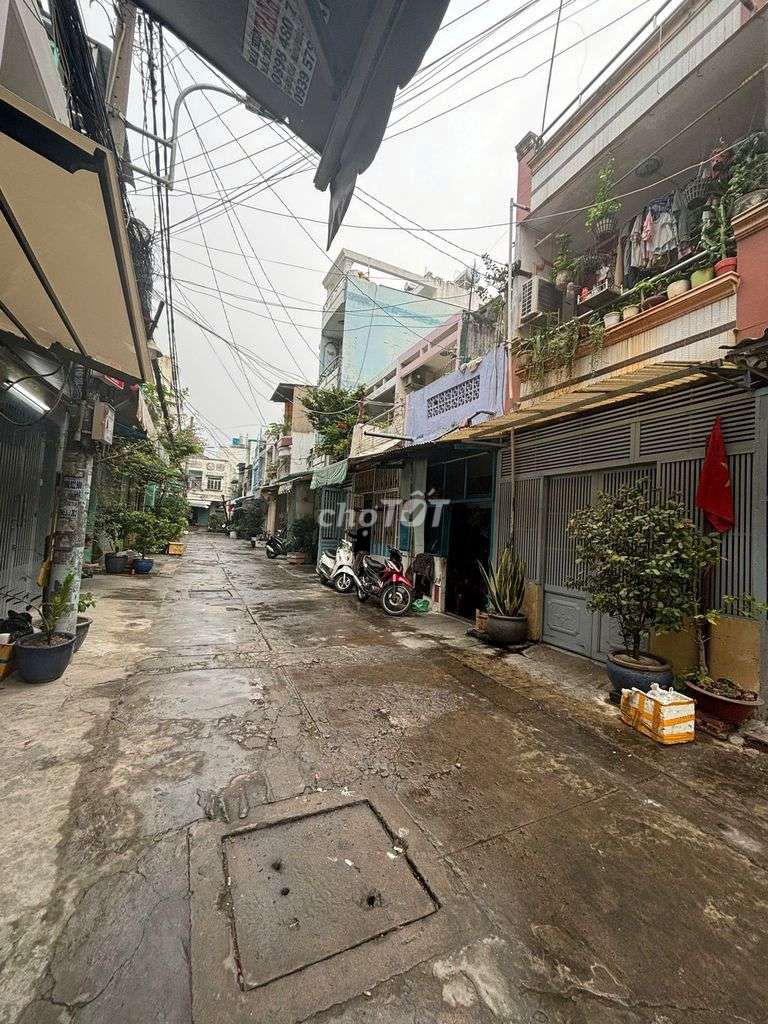 3 alleys 6 M Lạc Long Quân.