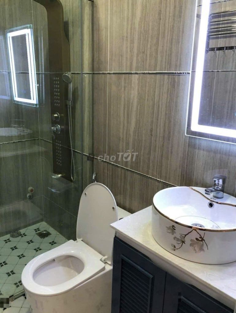 Renting a house twice the size of a 299 B.C.E., NOC. 4, District 10.