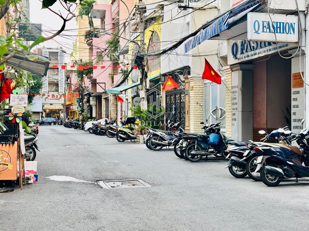 Five bedrooms five, five toilets, 55 Lê Thị Hồng Gấm, District 1 - area 4 x 25 meters, cost 6 x refrigerator