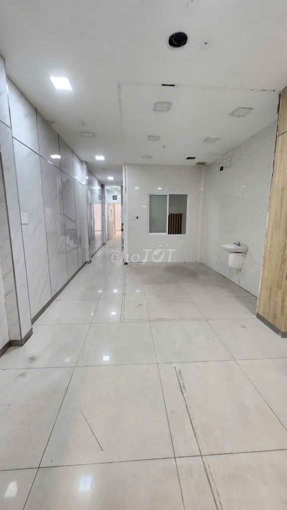 Five bedrooms five, five toilets, 55 Lê Thị Hồng Gấm, District 1 - area 4 x 25 meters, cost 6 x refrigerator