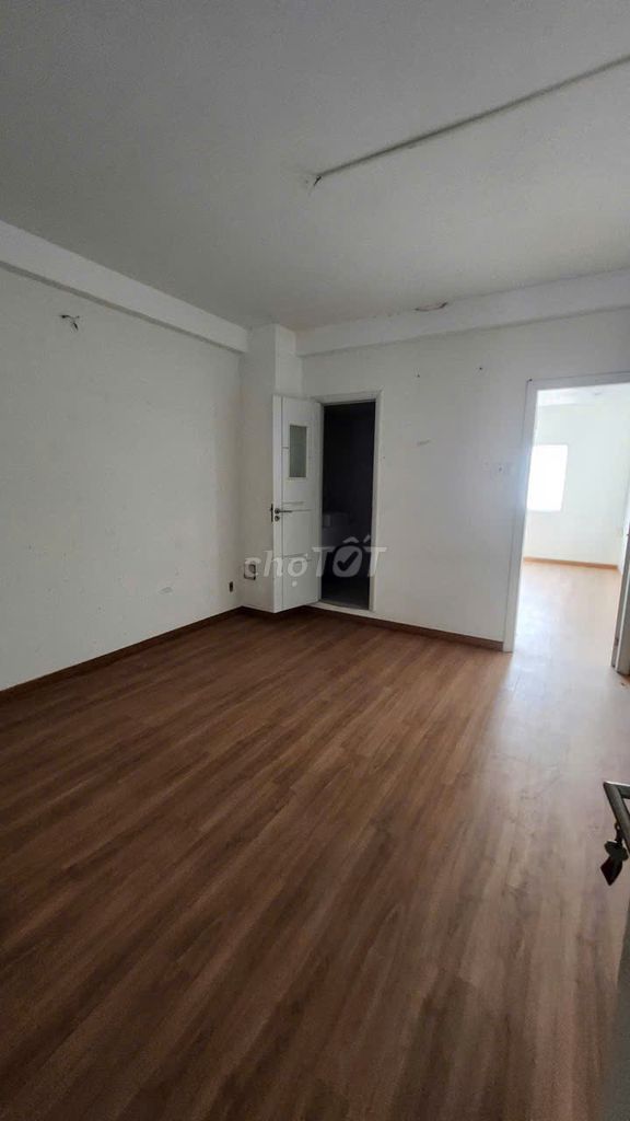 Five bedrooms five, five toilets, 55 Lê Thị Hồng Gấm, District 1 - area 4 x 25 meters, cost 6 x refrigerator