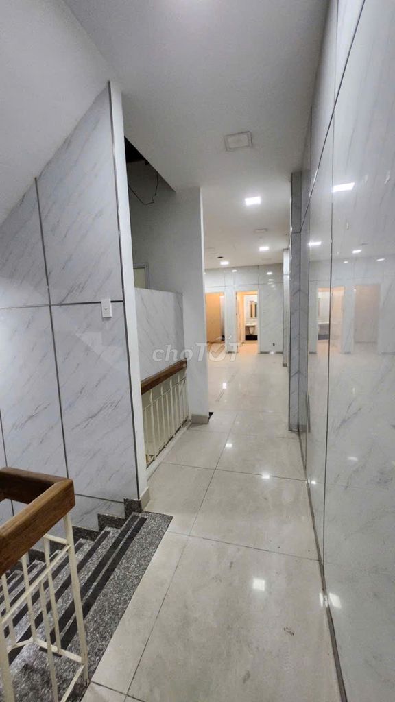 Five bedrooms five, five toilets, 55 Lê Thị Hồng Gấm, District 1 - area 4 x 25 meters, cost 6 x refrigerator