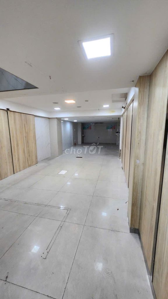 Five bedrooms five, five toilets, 55 Lê Thị Hồng Gấm, District 1 - area 4 x 25 meters, cost 6 x refrigerator