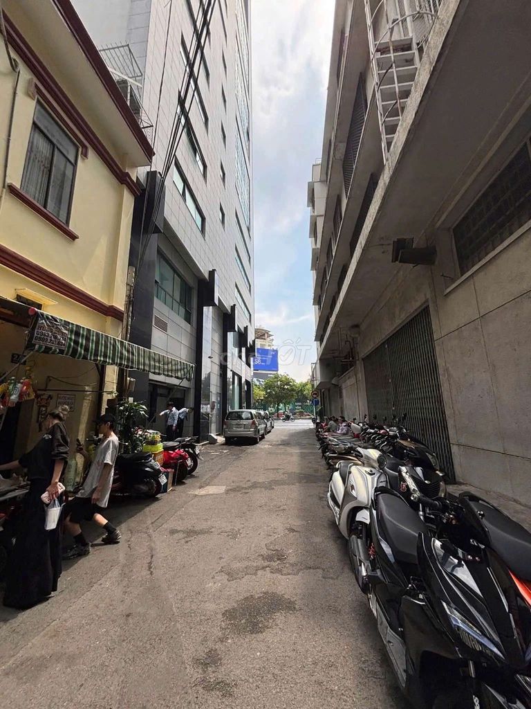 The owner rents two-thirds of Hàm Nghi, 134 Bến Nghé at 150 million a month.