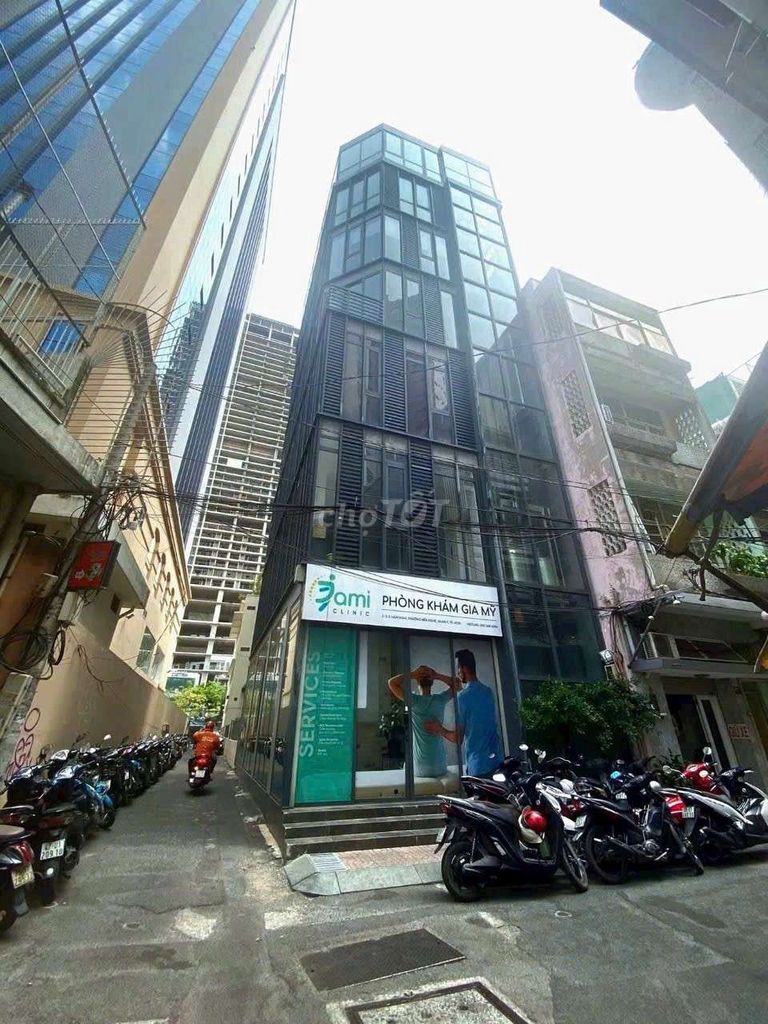 The owner rents two-thirds of Hàm Nghi, 134 Bến Nghé at 150 million a month.