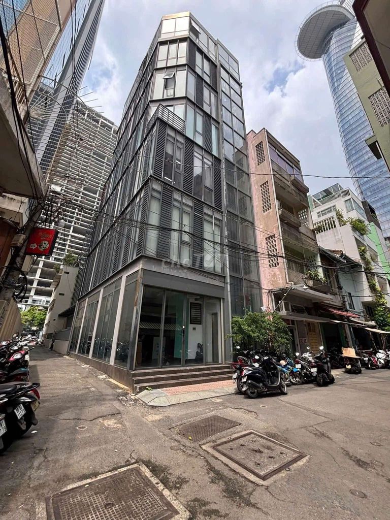 The owner rents two-thirds of Hàm Nghi, 134 Bến Nghé at 150 million a month.