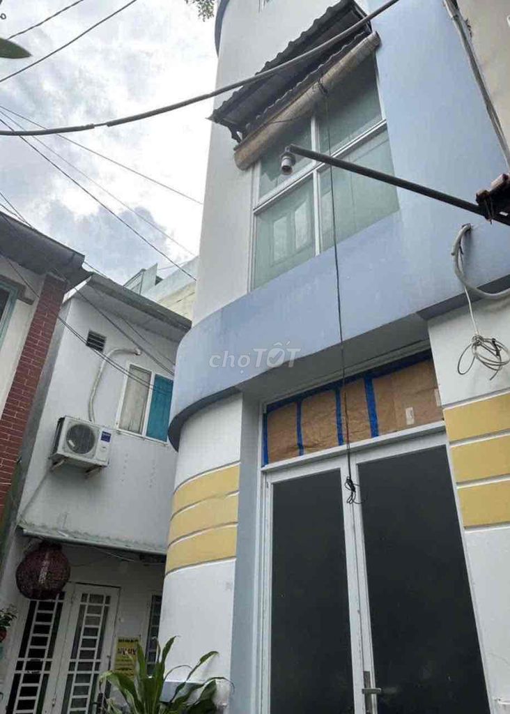 The base is 1 .2 floors Pasteur District 3 . 2 bedroom 2 ready interior toilet