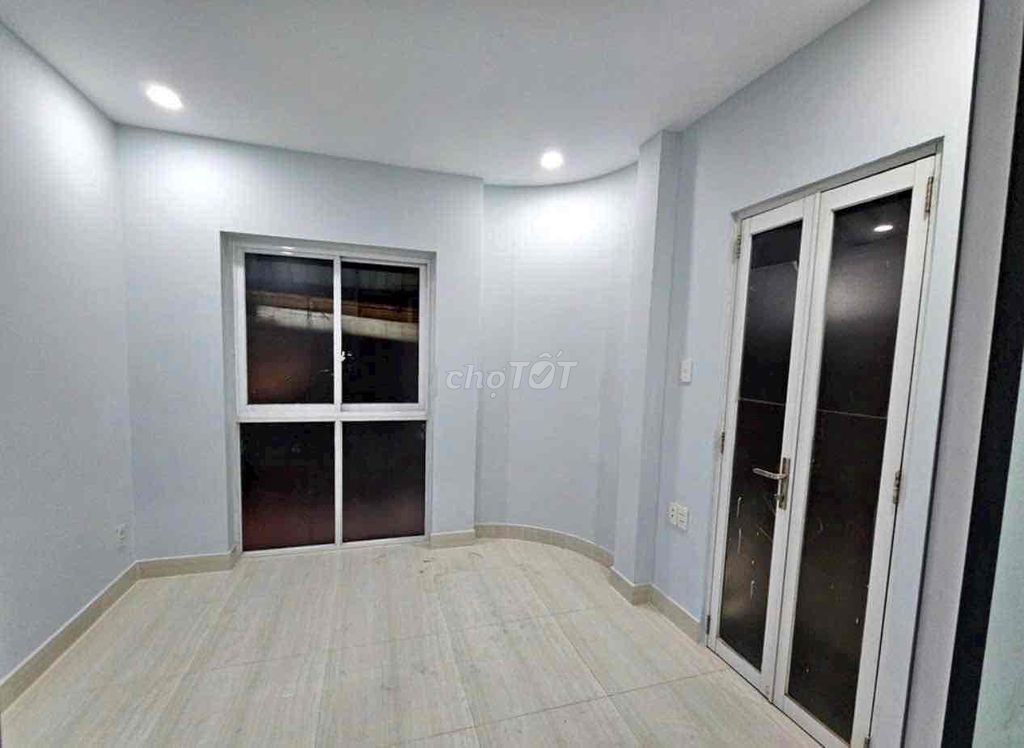 The base is 1 .2 floors Pasteur District 3 . 2 bedroom 2 ready interior toilet